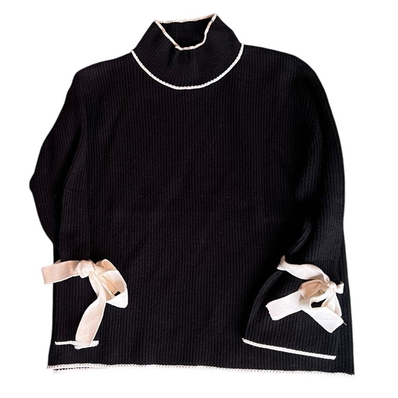 SoHo by Stephsnie Horn Sweaters - Black and cream sweater with cute ties at wrist, size large
